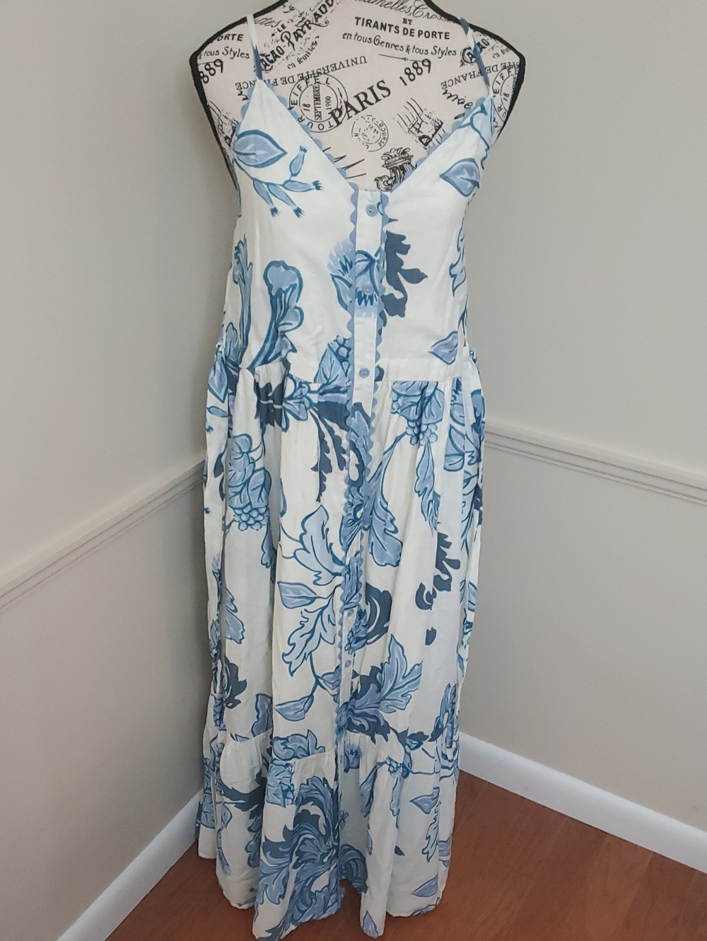 entro White Midi Dress with Floral Print and scallop Straps medium